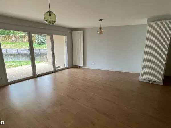 À LOUER - Appartement 3 pièces de 78 m² avec jardin - Saint-Yrieix