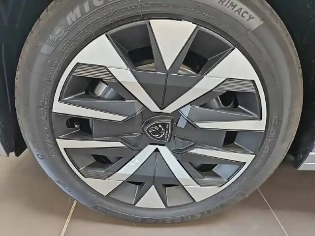 Peugeot 208 turbo 100 ch bvm6 — photo 34