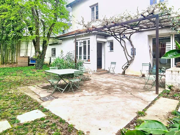 RARE MAISON LYON 7
