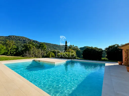 Propriété 6 pièces 261 m²