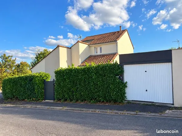 À VENDRE - Charmante Maison Quatre Chambres sur les hauteurs de Gond Pontouvre