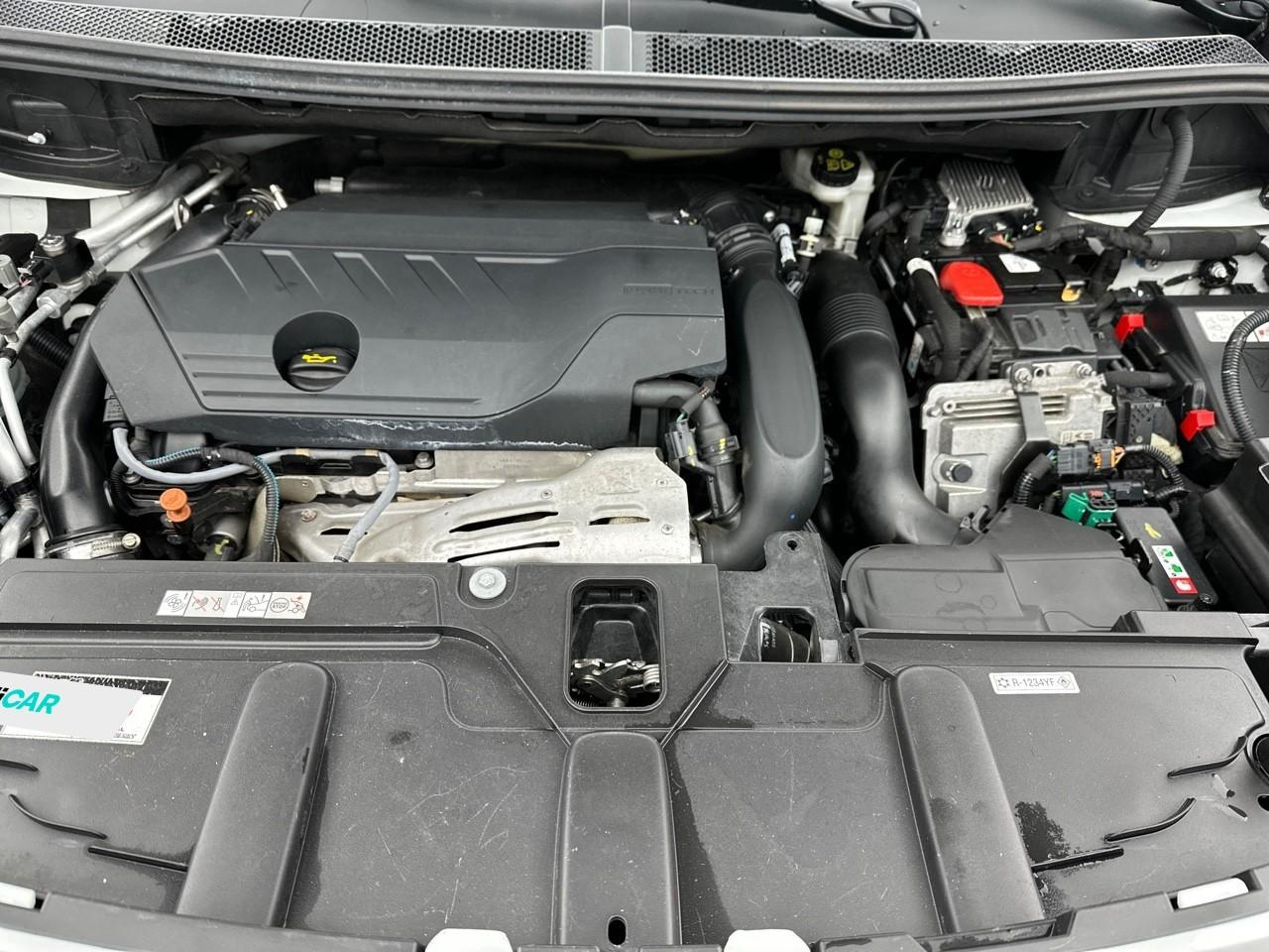 Peugeot 3008 hybrid4 300 e-eat8 gt — photo 15