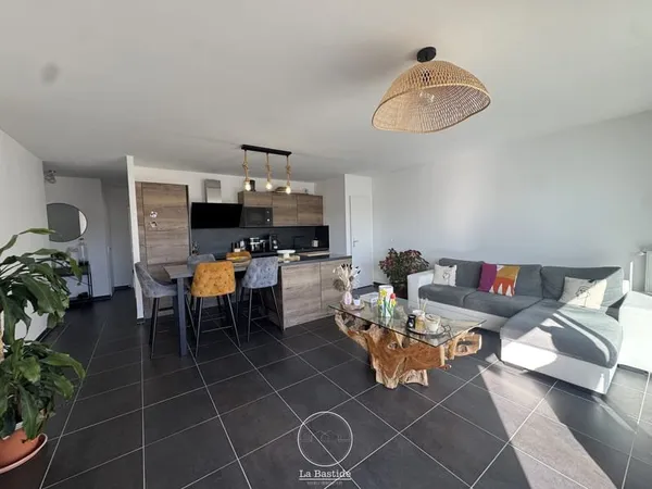 MAGNIFIQUE APPARTEMENT DANS RÉSIDENCE SÉCURISÉE - 71,70 m2 -
