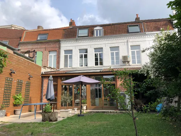 Loue grande maison 270m² au pied du métro et proche parc Barbieux
