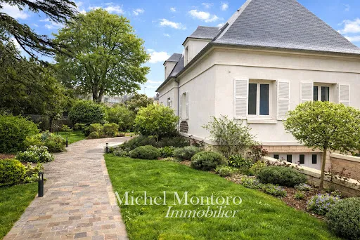 Maison 10 pièces 258 m²
