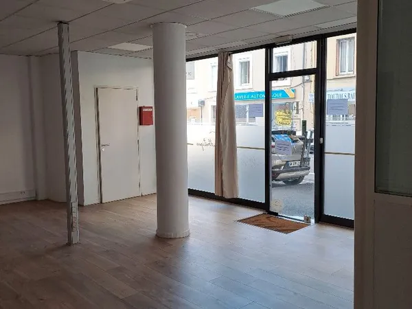 Local commercial coiffure esthétiques