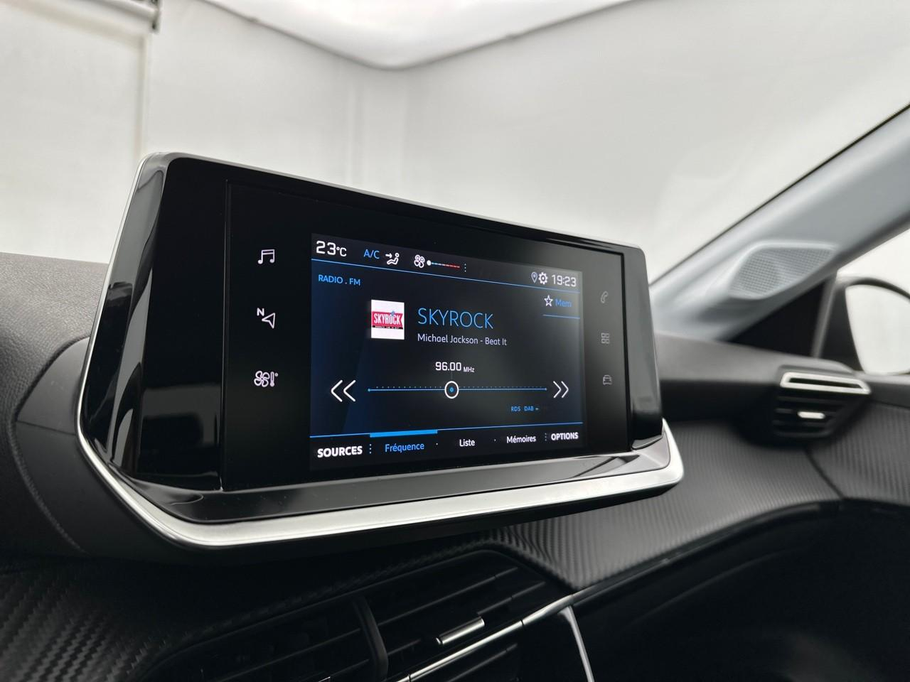 Peugeot 208 puretech 100 s&s bvm6 style — photo 22