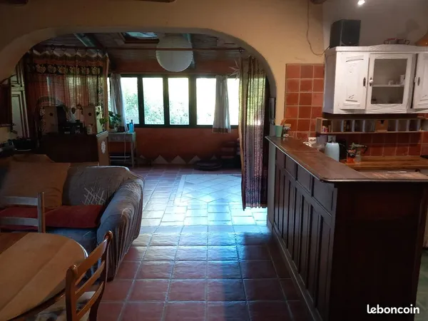 Forcalquier, chambre privée dans grade maison avec jardin