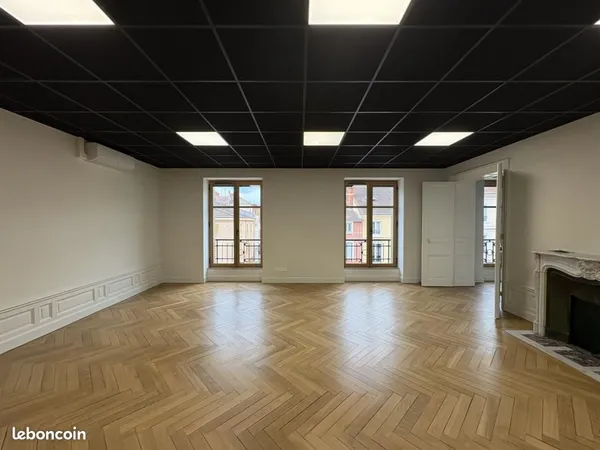 Local bureaux 168 m²