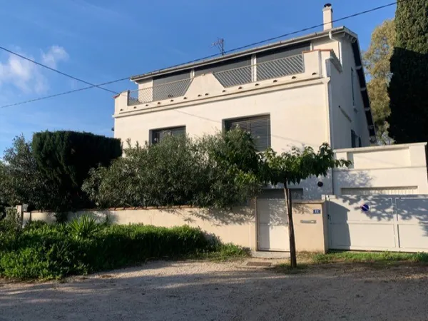 Villa piscine vue mer