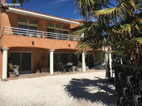 VILLA OU APPARTEMENT bord de Mer