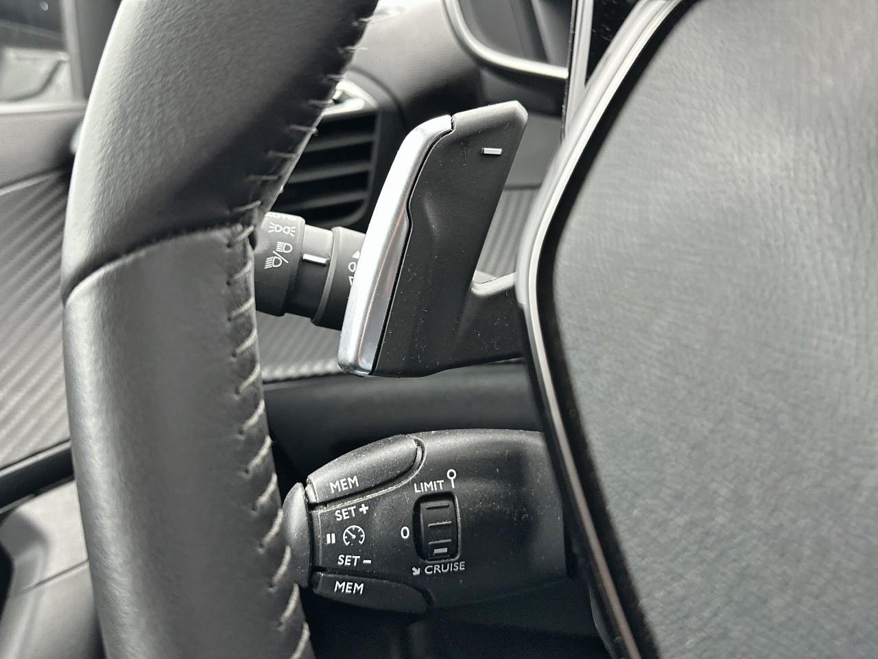 Peugeot 2008 puretech 130 s&s eat8 allure pack — photo 20