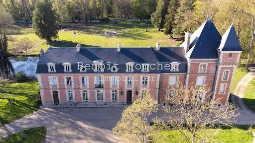 Château 18 pièces 800 m²