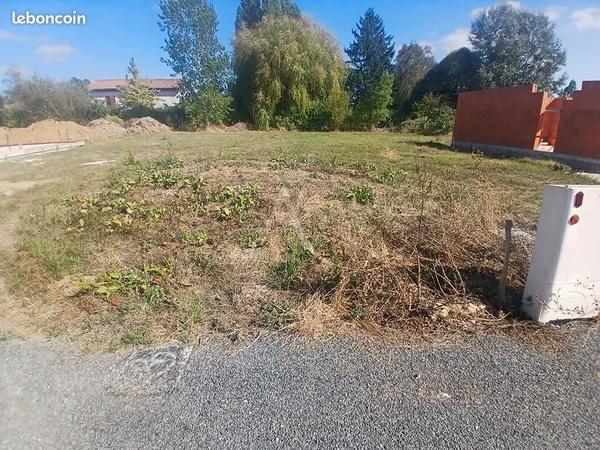 Terrain 617 m² BRIZAMBOURG