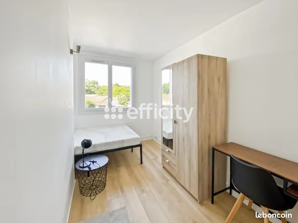 Chambre 5 pièces 10 m²