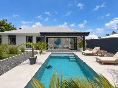 Très belles prestations pour cette villa de plain pied avec