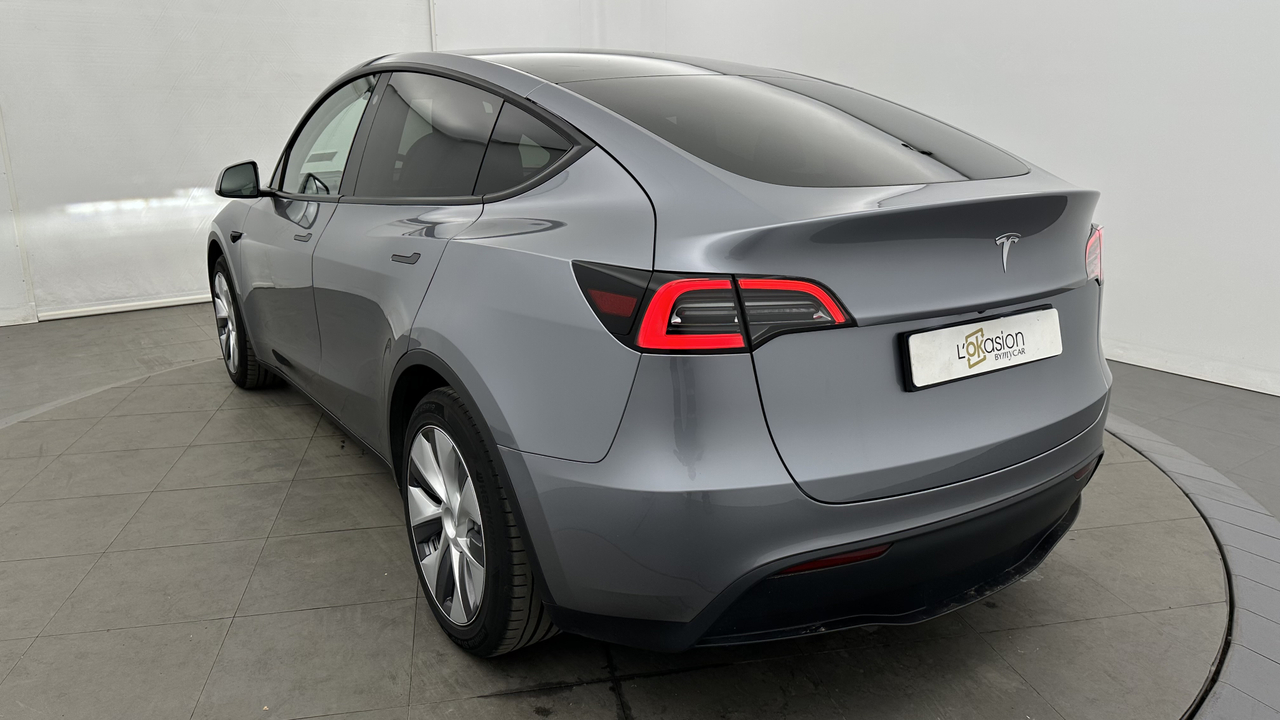 Tesla MODEL Y Standard RWD — photo 3