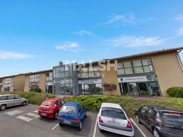 LOCAL COMMERCIAL À LOUER - 205 M² - LIMAS