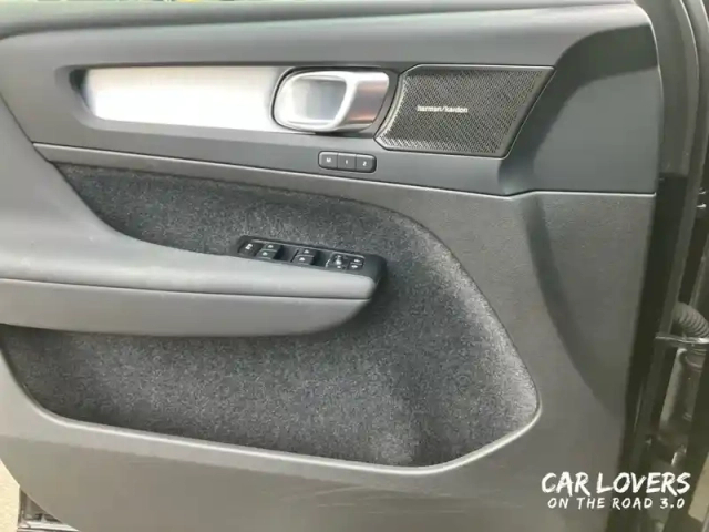 Volvo Xc40 t4 recharge 129+82 ch dct7 — photo 31