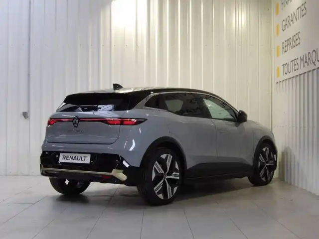Renault Megane e-tech ev60 220 ch super charge — photo 3