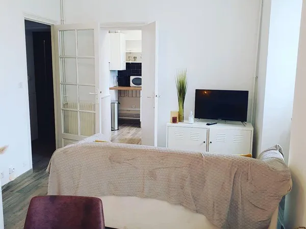 Studio meublé en rez de jardin
