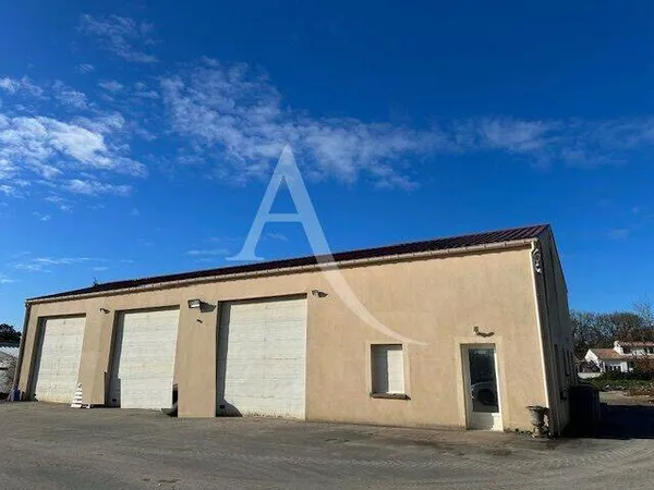 Entrepôt 240 m²