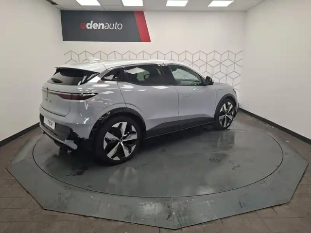 Renault Megane e-tech ev60 220 ch super charge — photo 11