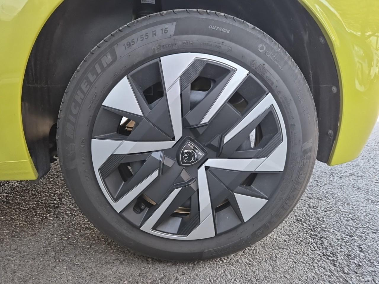 Peugeot 208 1.2 hybrid 110ch style e-dcs6 — photo 11