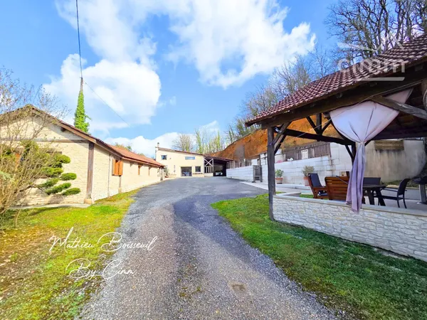 Ensembles de 3 gites + maison d'habitation à rénover