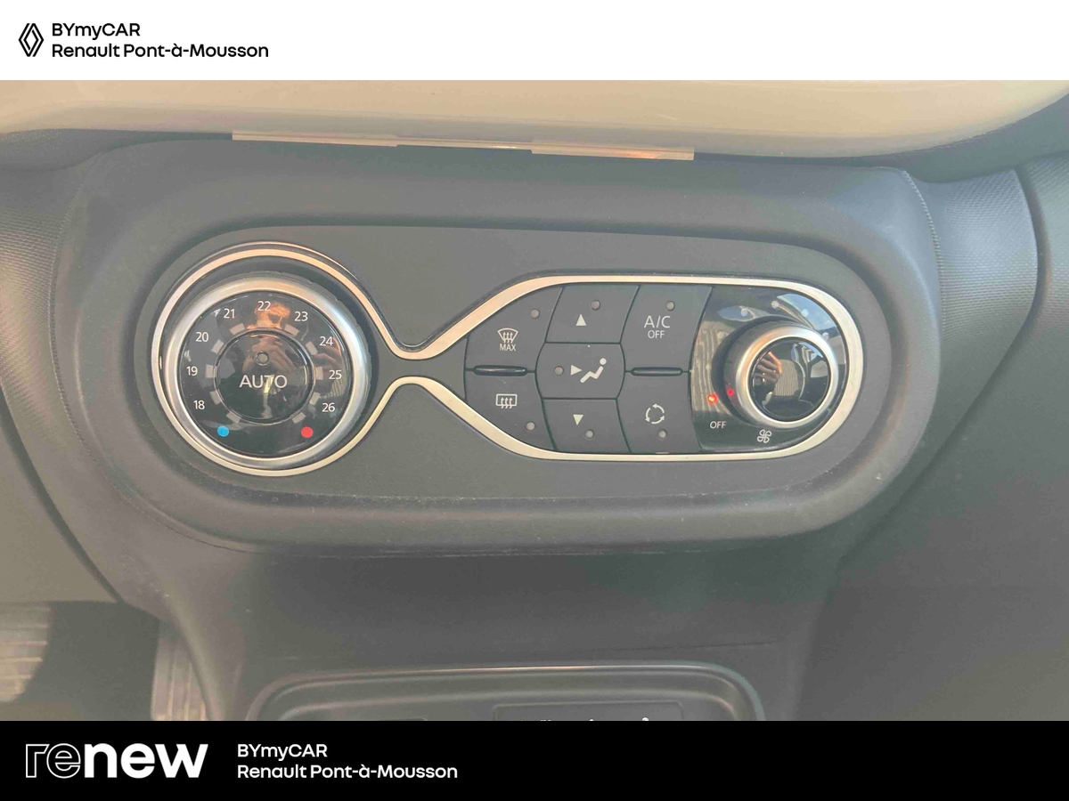 Renault Twingo III E-Tech — photo 21
