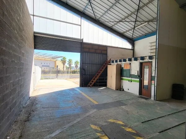 Local hangar 130m2