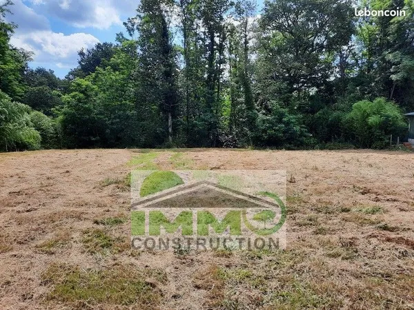 Terrain 800 m² Bourg