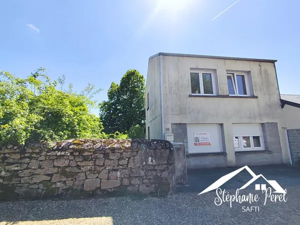 Maison au coeur du bourg de Peyrelevade  Vie pratique et calme rural réunis !