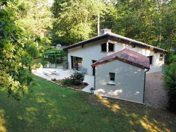 Maison 8 pièces 215 m²