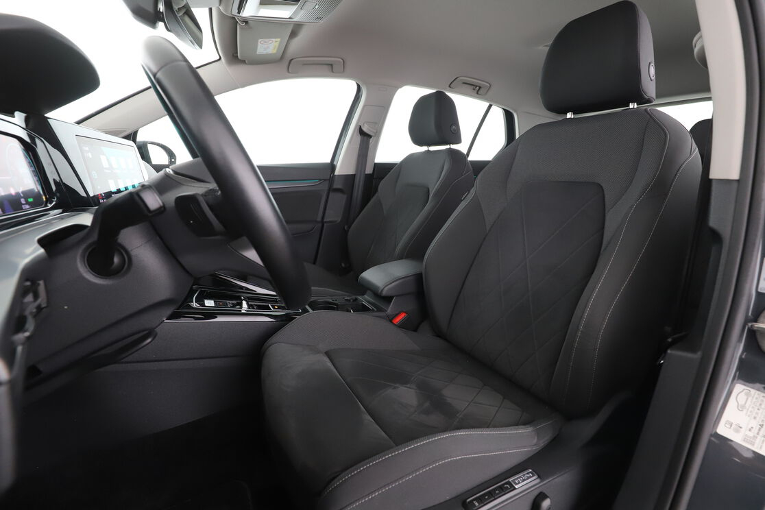 Volkswagen Golf VIII 1.4 Hybrid Rechargeable OPF Style DSG6 — photo 9