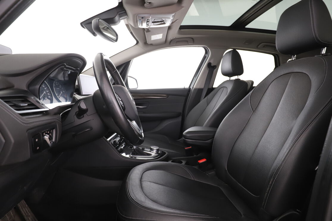 BMW Série 2 Active Tourer 218d Luxury BVA8 — photo 9