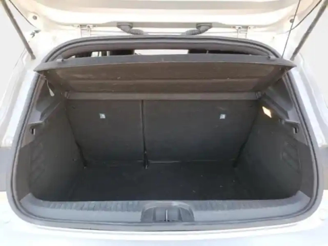 Renault Clio 1.3 tce 140ch lutecia -21n — photo 9