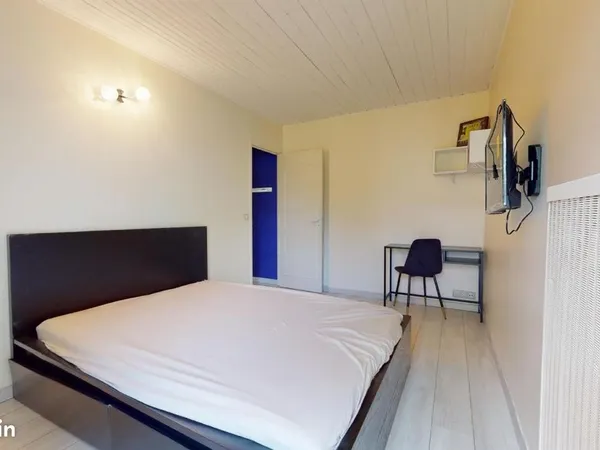 Chambre 4 pièces 74 m²