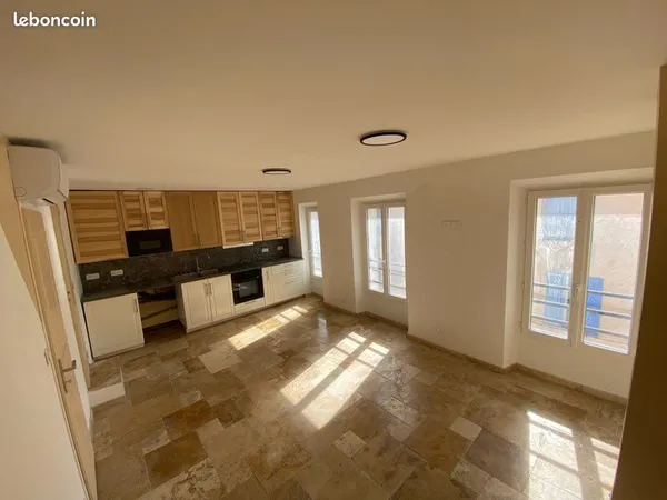 Apparemment 50 m2 2 ch rénové libre 05/11