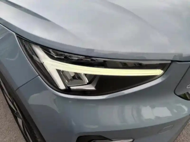 Volvo Xc40 recharge 238ch start — photo 7