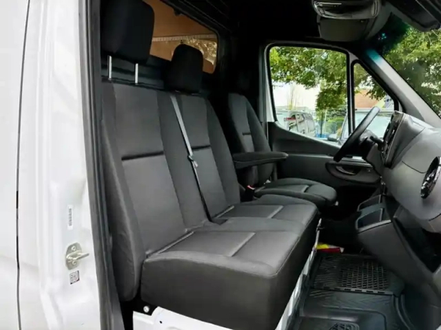 Mercedes Sprinter 317 cdi fourgon 37s l2h2 170ch — photo 40