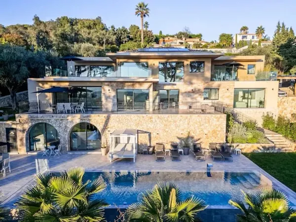 Villa 10 pièces 389 m²