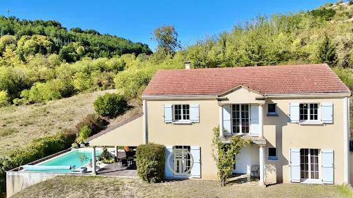 Propriété 6 pièces 275 m²