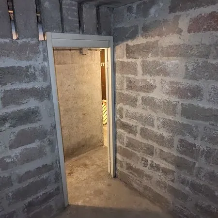 Cave dans résidence privée