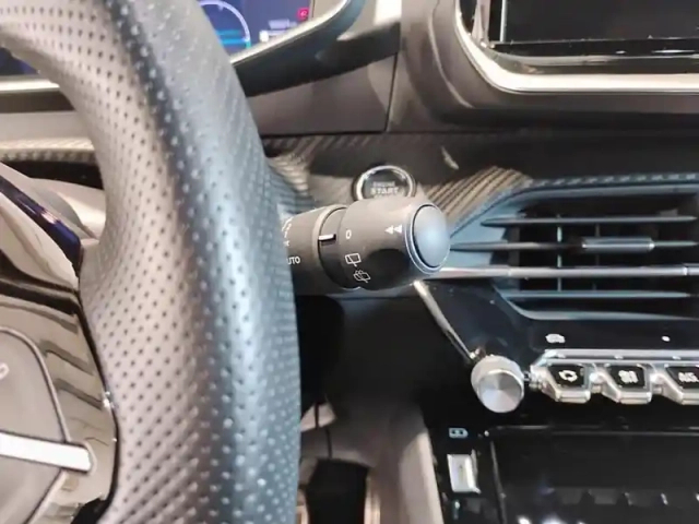 Peugeot 208 hybrid 145 ch e-dcs6 gt — photo 18