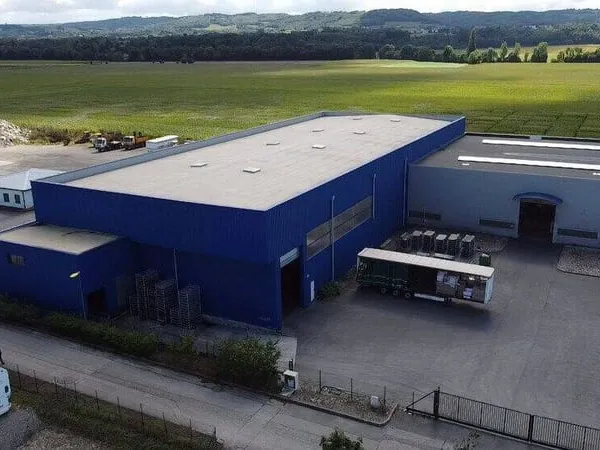 Entrepôt 1400 m²