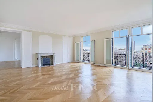 Appartement 7 pièces 360 m²