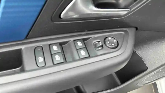 Citroën C4 e- 136 ch automatique — photo 75