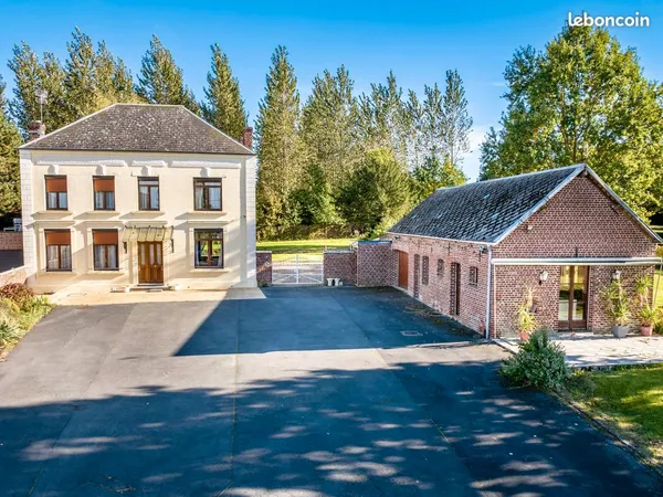 Corps de Ferme Maison de Maître 261m2, dépendance 40m2 avec garage sur 1671m2