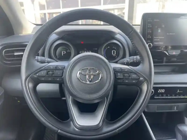 Toyota Yaris hybride 116h design — photo 15